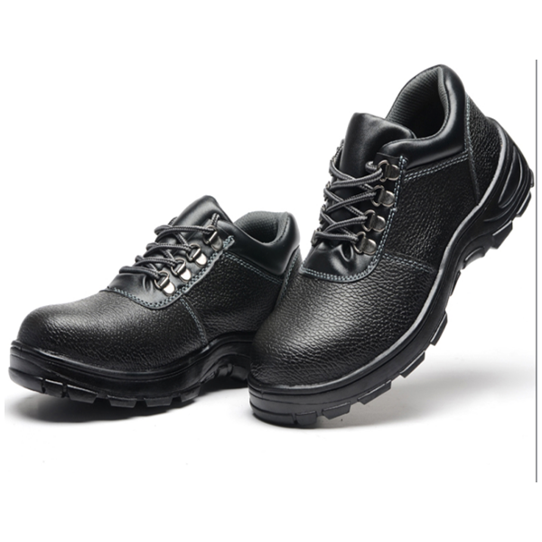 Practical black leather low cut safety shoe for multi field workers