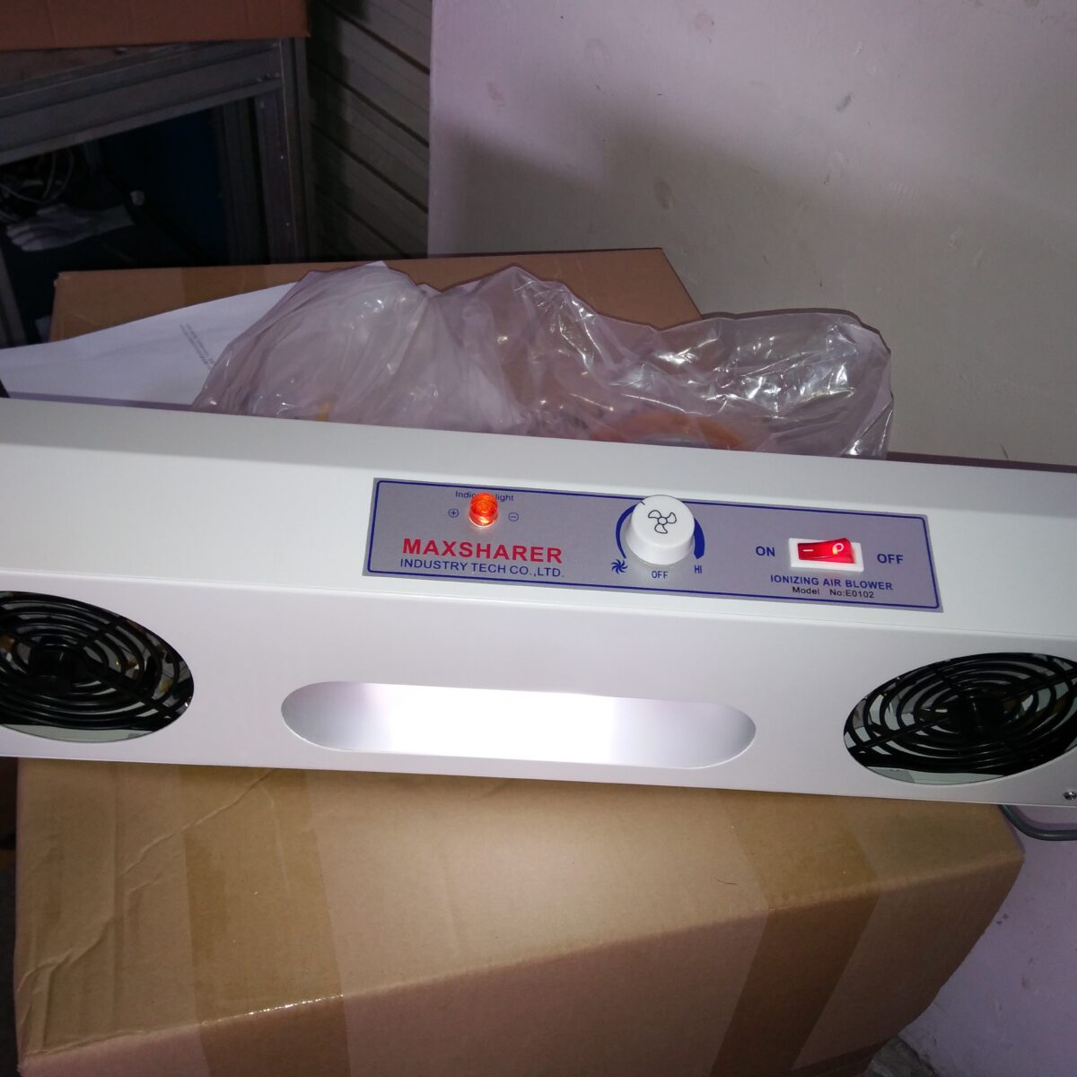 E0102 SUSPENDED IONIZING AIR BLOWER